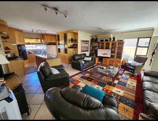 4 BEDROOM HOUSE FOR SALE IN VAN RIEBEECK PARK